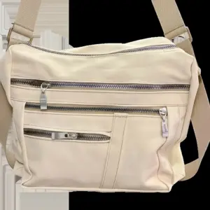 شنطه حريمي سكري سوفت