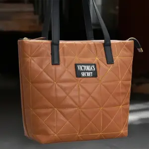 شنطه حريمي  بني