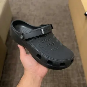 كروكس رجالي اسود