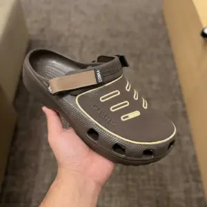 كروكس رجالي اسود